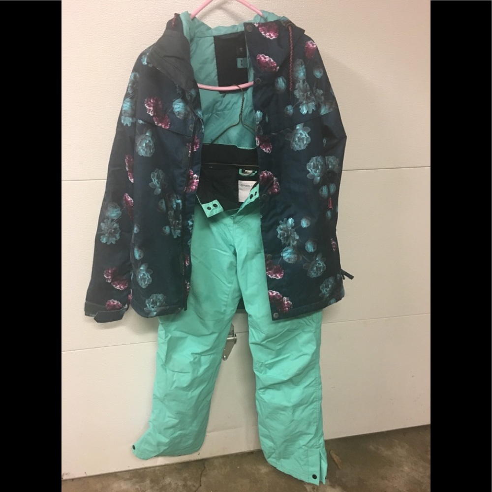 🎿🏂SNOWBOARD SKI JACKET AND PANTS🎿🏂
